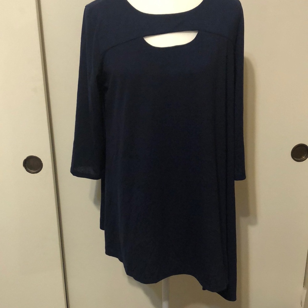 Wear abouts dark navy blue tunic/A symmetrical shirt. Size Medium. NWT